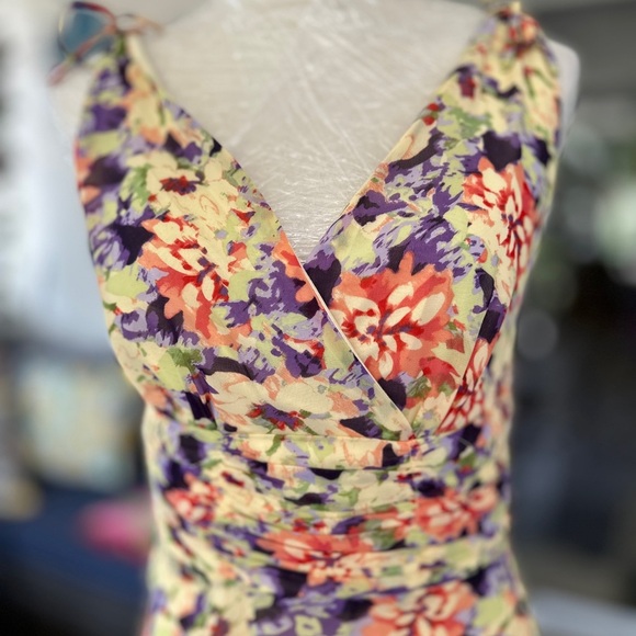 George Floral V-Neck Dress - Picture 2 of 4